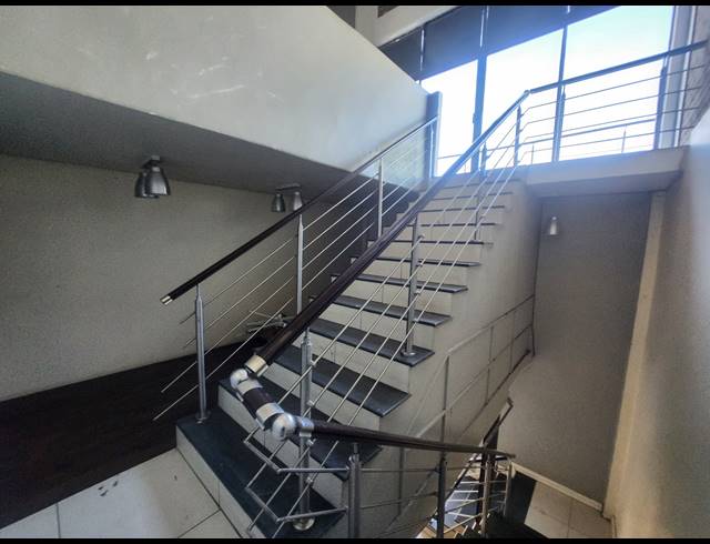 400M² WAREHOUSE FOR SALE IN HALFWAY HOUSE